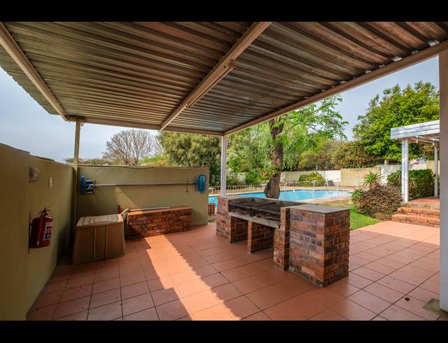 2 BEDROOM TOWNHOUSE FOR SALE IN SUNDOWNER